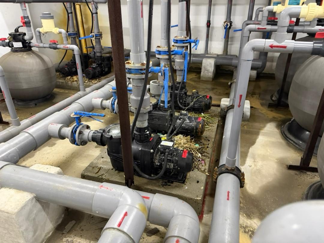 Sand filters, pumps and valve sets in a pool filtration plant room