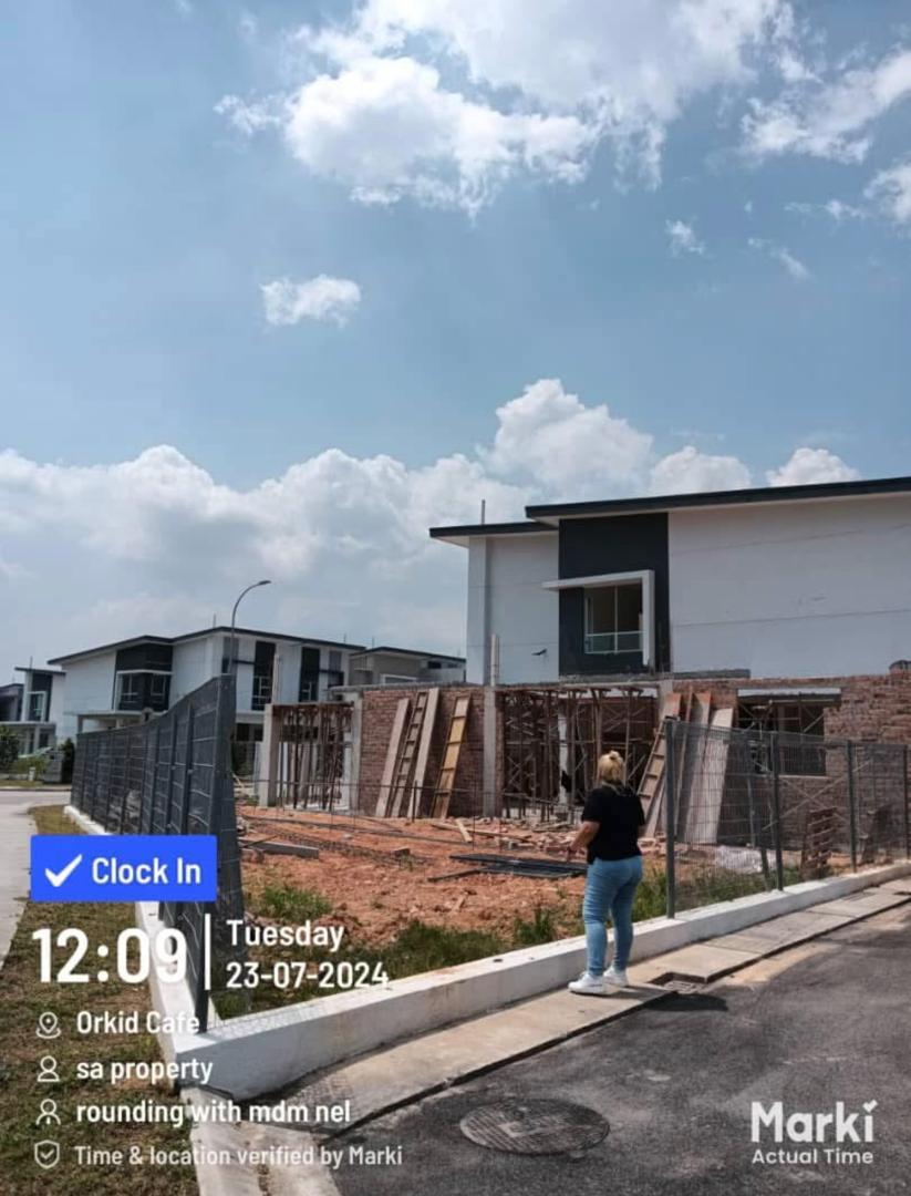 Nelfar Zulkifli inspecting a house under renovation on a site round