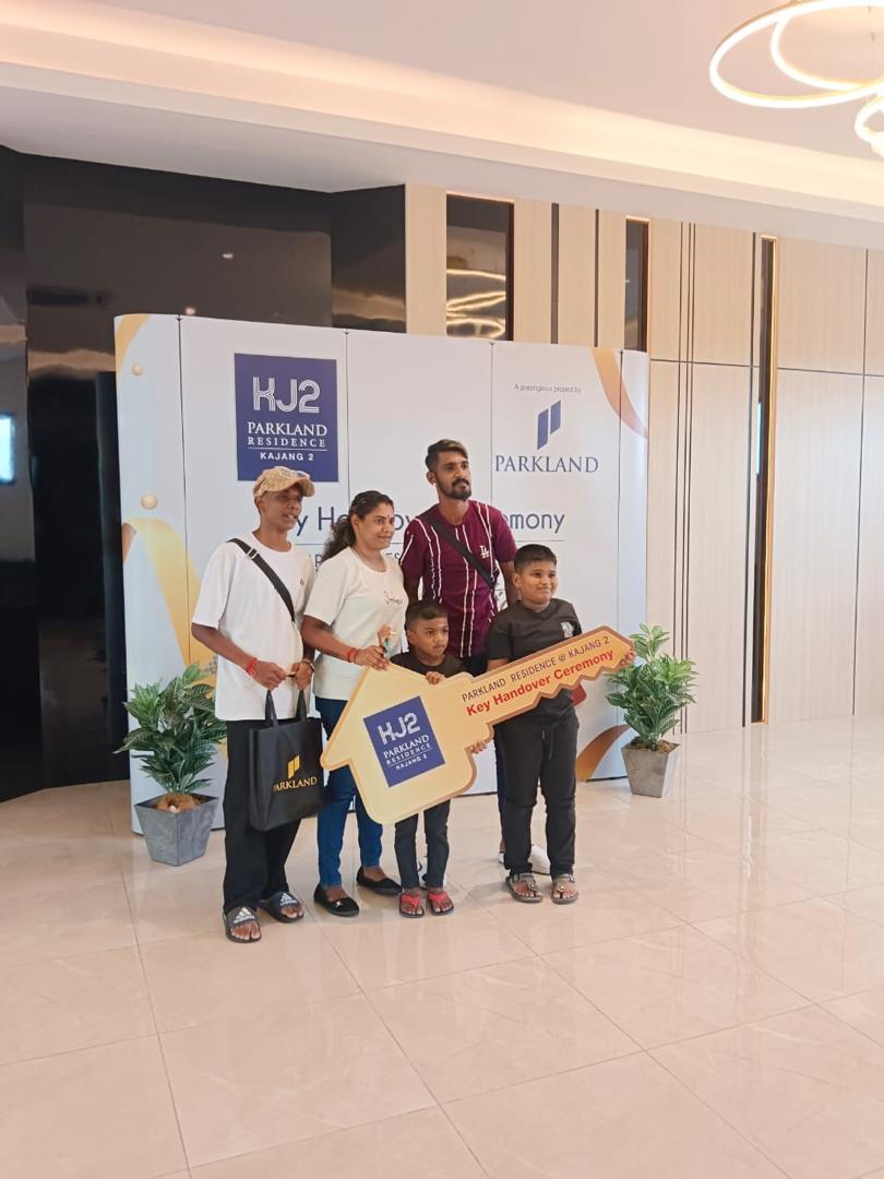 An owner’s family holding the oversized ceremonial key at the Parkland Residence Kajang 2 handover